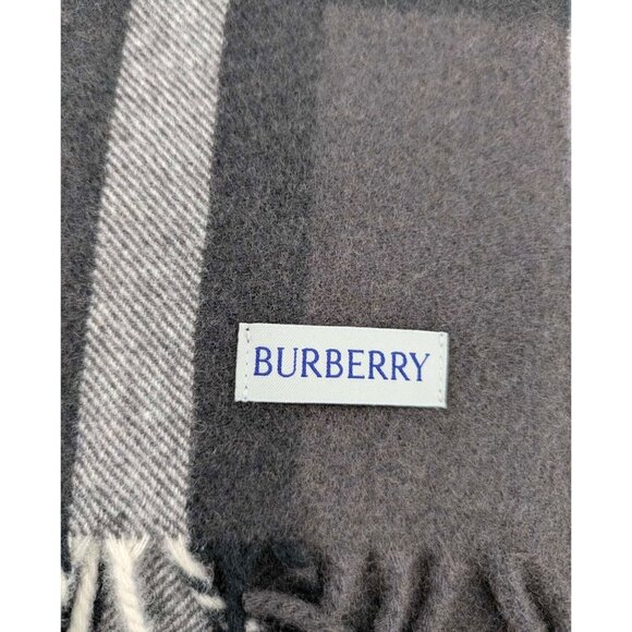 Burberry Washed Giant Check Cashmere Scarf Otter 8074793 - Picture 6 of 11
